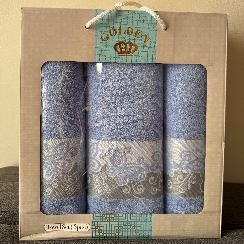 Towel set of 3 NWT